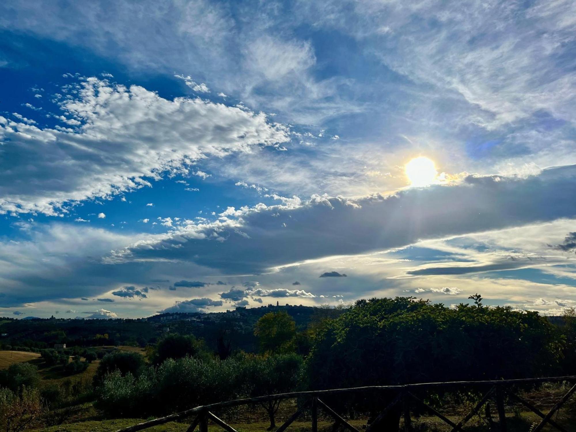 Agriturismo Nido Delle Rondini Macerata Luaran gambar